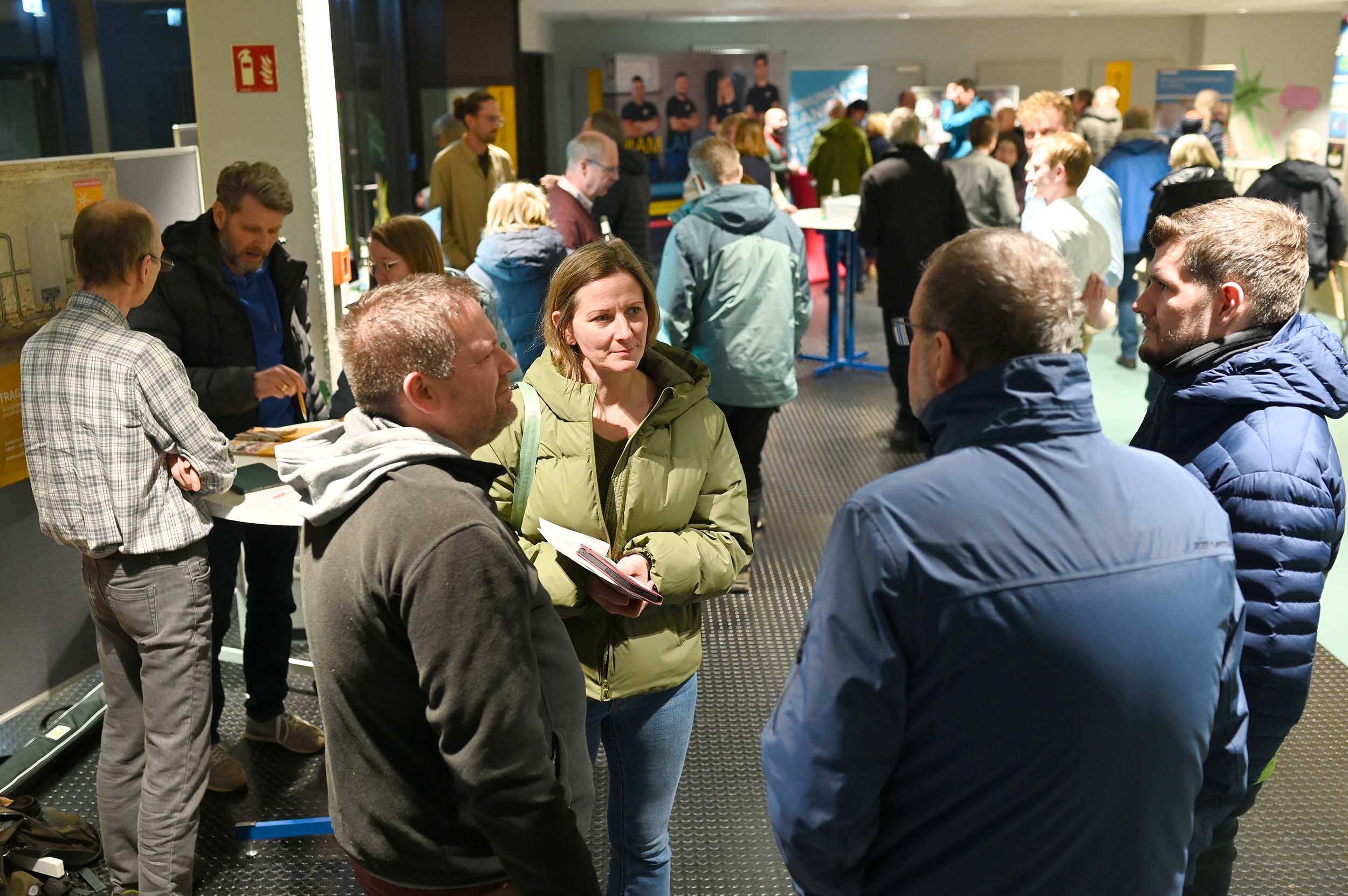 Menschen beim Marktplatz der Möglichkeiten